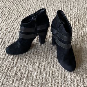 GUC Nine West suede booties